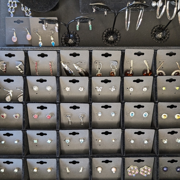 Earrings LIVE LISTING - Picture 8 of 10